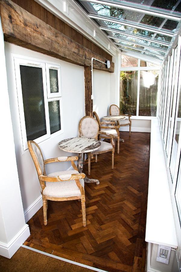 The Maple Manor Hotel ครอว์ลีย์ ภายนอก รูปภาพ