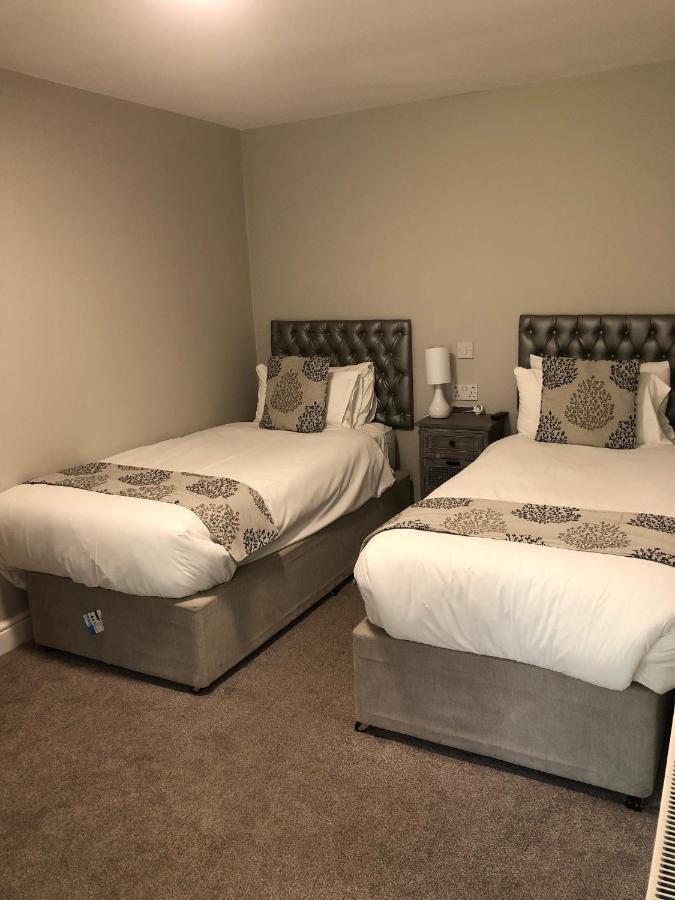 The Maple Manor Hotel ครอว์ลีย์ ภายนอก รูปภาพ