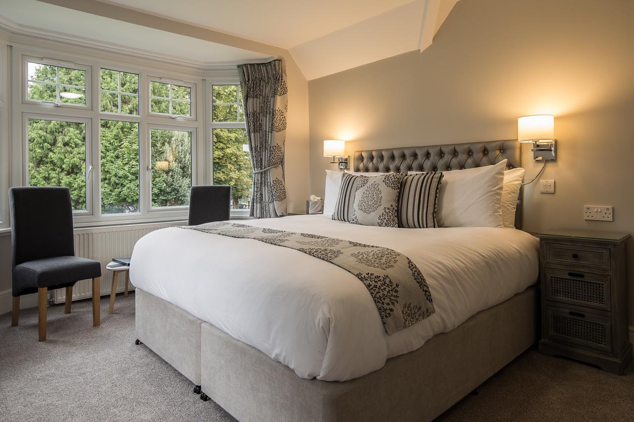 The Maple Manor Hotel ครอว์ลีย์ ภายนอก รูปภาพ